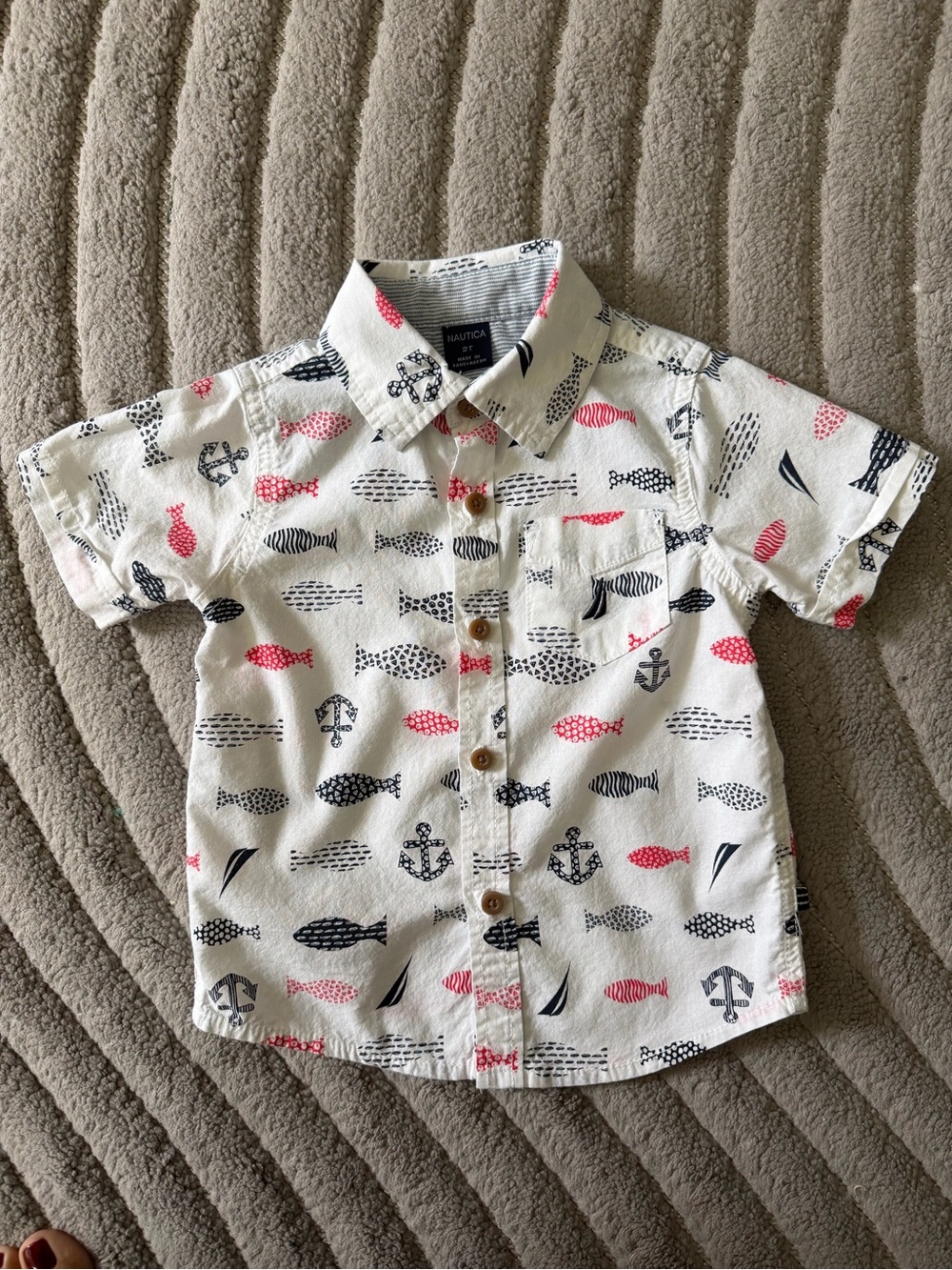 Nautica White Short-Sleeve Button-Down Shirt with Navy & Pink Fish Print